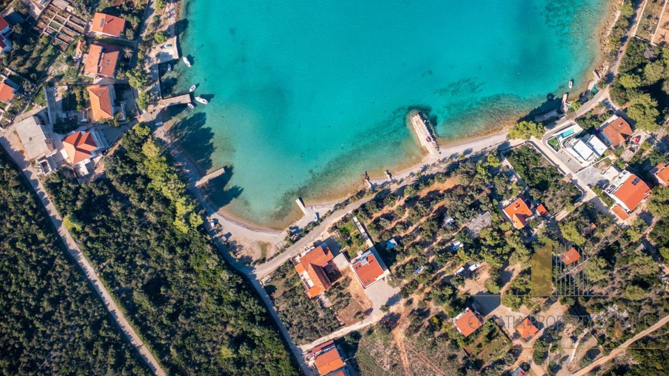 Exclusive real estate on Pelješac: House with restaurant and boat dock!