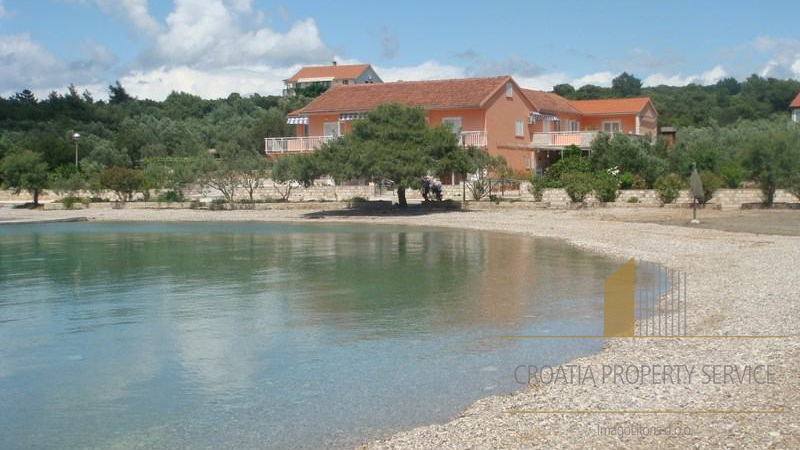 Exclusive real estate on Pelješac: House with restaurant and boat dock!