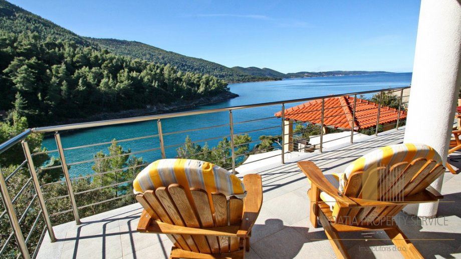 SEASIDE VILLA WITH PRIVATE BEACH, SAUNA AND A POOL, ON THE ISLAND OF KORČULA