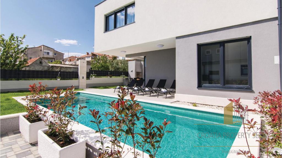 Zwei luxuri&ouml;se 5 Villen mit Swimmingpools &ndash; Ka&scaron;tel Kambelovac &vert; Hervorragende Investition mit Rendite in 8 Jahren