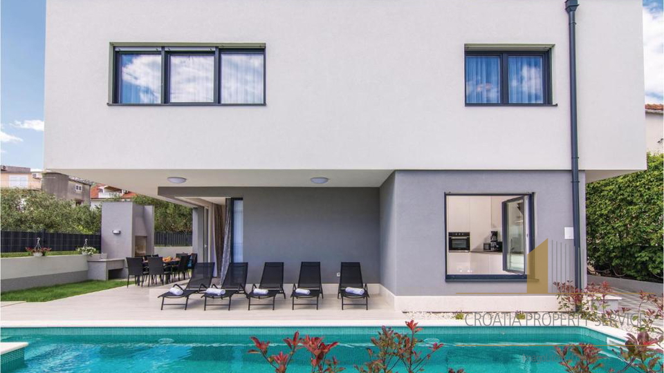 Zwei luxuri&ouml;se 5 Villen mit Swimmingpools &ndash; Ka&scaron;tel Kambelovac &vert; Hervorragende Investition mit Rendite in 8 Jahren