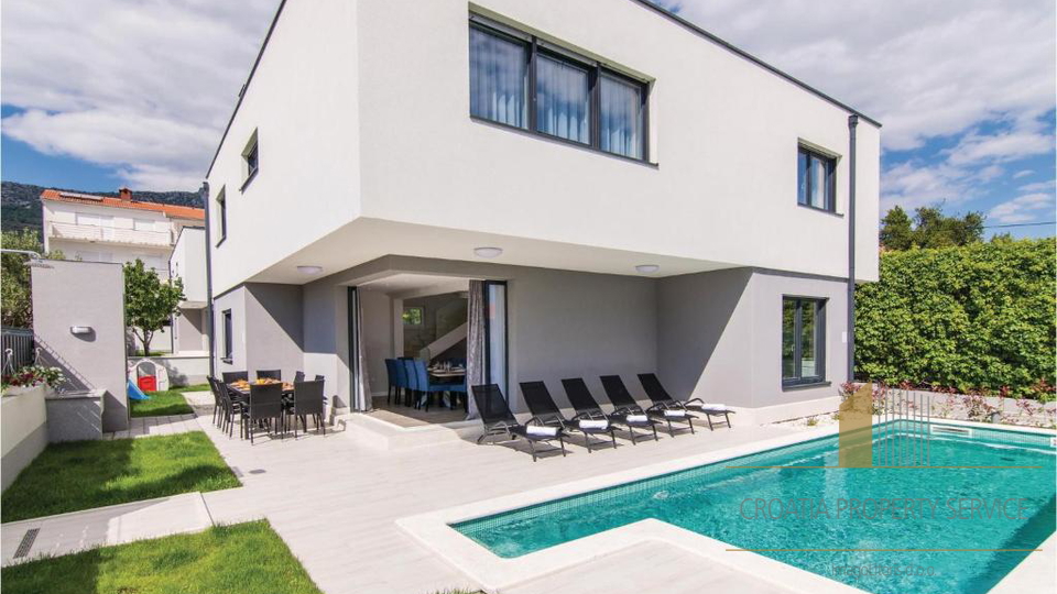 Zwei luxuri&ouml;se 5 Villen mit Swimmingpools &ndash; Ka&scaron;tel Kambelovac &vert; Hervorragende Investition mit Rendite in 8 Jahren