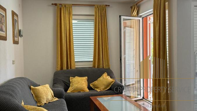 Beautiful apartment house first row to the sea – Sv. Filip i Jakov