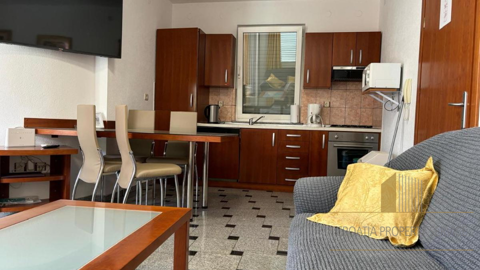 Beautiful apartment house first row to the sea – Sv. Filip i Jakov