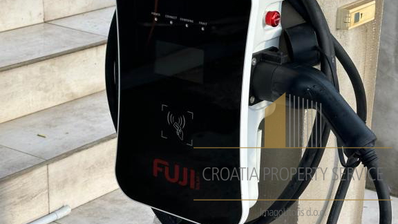 Apartmajska hiša s bazenom 650 m od morja – Zaton, Šibenik