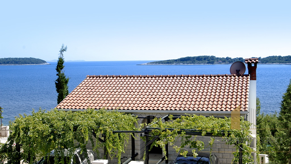 GORGEOUS VILLA IN THE NOVA BAY ON THE ISLAND OF KORČULA