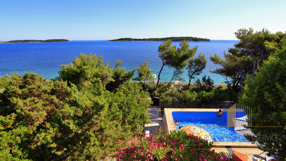 GORGEOUS VILLA IN THE NOVA BAY ON THE ISLAND OF KORČULA