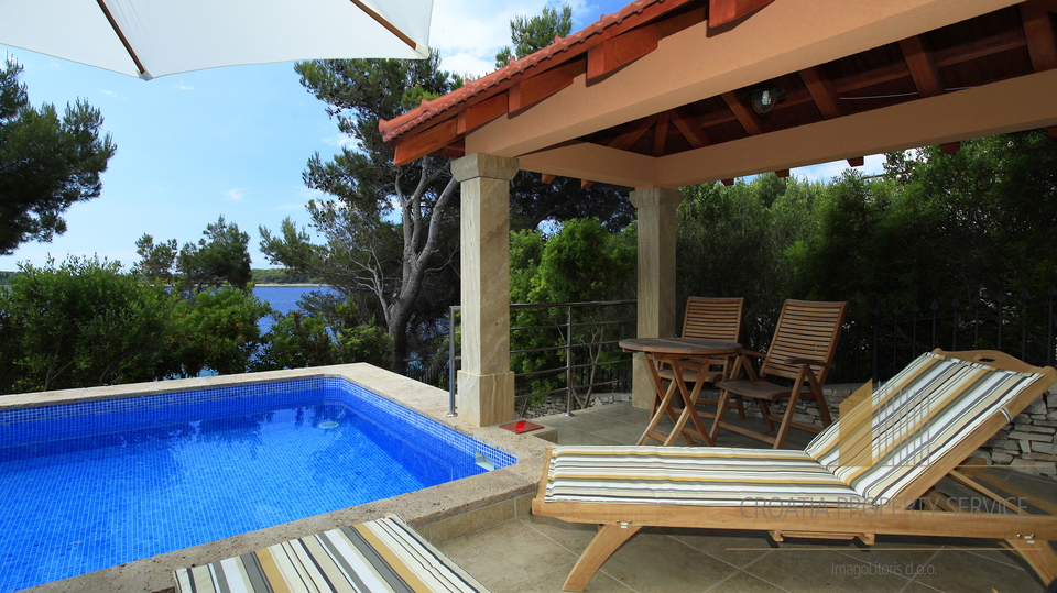 GORGEOUS VILLA IN THE NOVA BAY ON THE ISLAND OF KORČULA