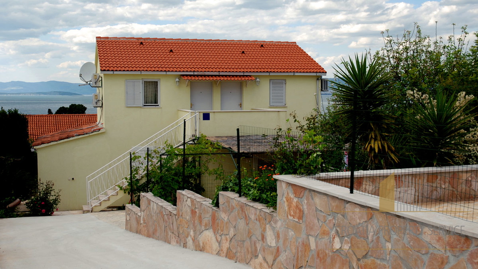 HOUSE WITH OUTDOOR POOL IN SUTIVAN, ON THE ISLAND OF BRAČ