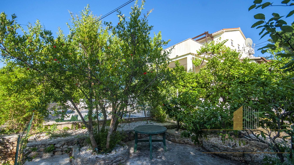 HOUSE WITH OUTDOOR POOL IN SUTIVAN, ON THE ISLAND OF BRAČ