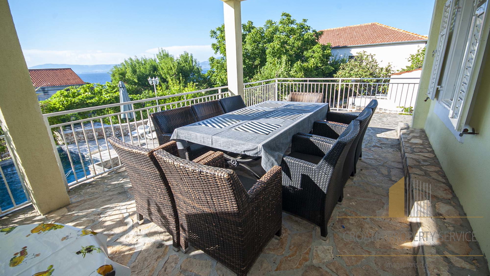 HOUSE WITH OUTDOOR POOL IN SUTIVAN, ON THE ISLAND OF BRAČ