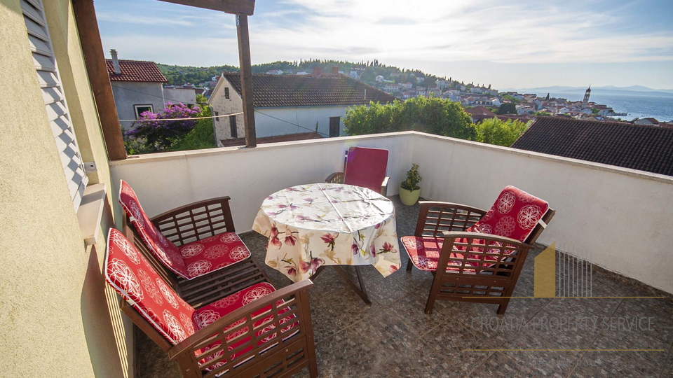 HOUSE WITH OUTDOOR POOL IN SUTIVAN, ON THE ISLAND OF BRAČ