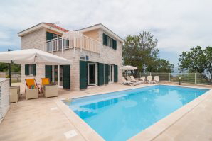 Bellissima villa con piscina a Škrip, sull'isola di Brač