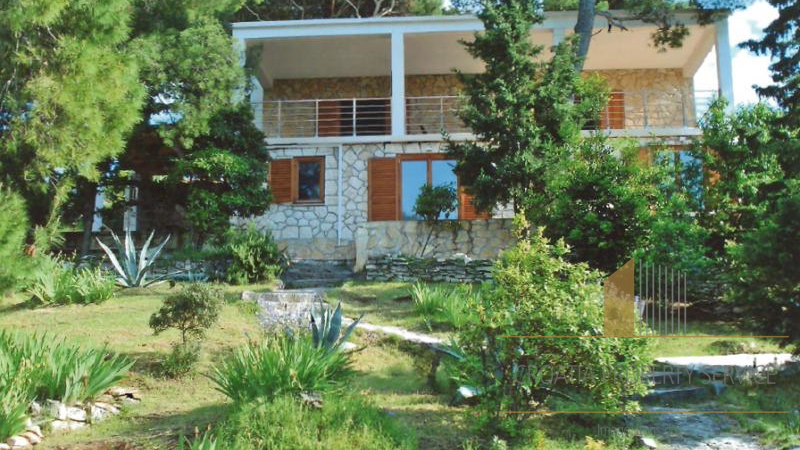 VILLA SUL LITORALE A SPLITSKA, SULL'ISOLA DI BRAČ