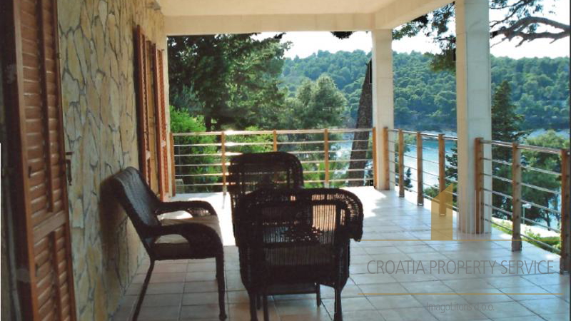 VILLA SUL LITORALE A SPLITSKA, SULL'ISOLA DI BRAČ