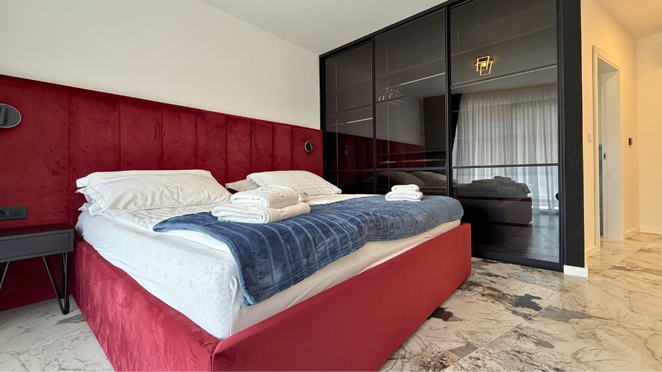 Moderna luksuzna vila v prvem vrsti ob morju &ndash; Rogoznica&excl;