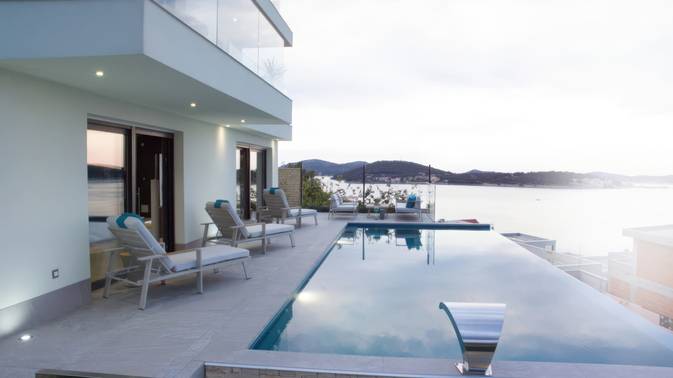 &Ncy;&ocy;&vcy;&acy;&yacy; &rcy;&ocy;&scy;&kcy;&ocy;&shcy;&ncy;&acy;&yacy; &vcy;&icy;&lcy;&lcy;&acy; &scy; &pcy;&acy;&ncy;&ocy;&rcy;&acy;&mcy;&ncy;&ycy;&mcy; &vcy;&icy;&dcy;&ocy;&mcy; &ncy;&acy; &mcy;&ocy;&rcy;&iecy; &ndash; &zhcy;&iecy;&mcy;&chcy;&ucy;&zhcy;&icy;&ncy;&acy; &rcy;&yacy;&dcy;&ocy;&mcy; &scy; &Rcy;&ocy;&gcy;&ocy;&zcy;&ncy;&icy;&tscy;&iecy;&jcy;&excl;