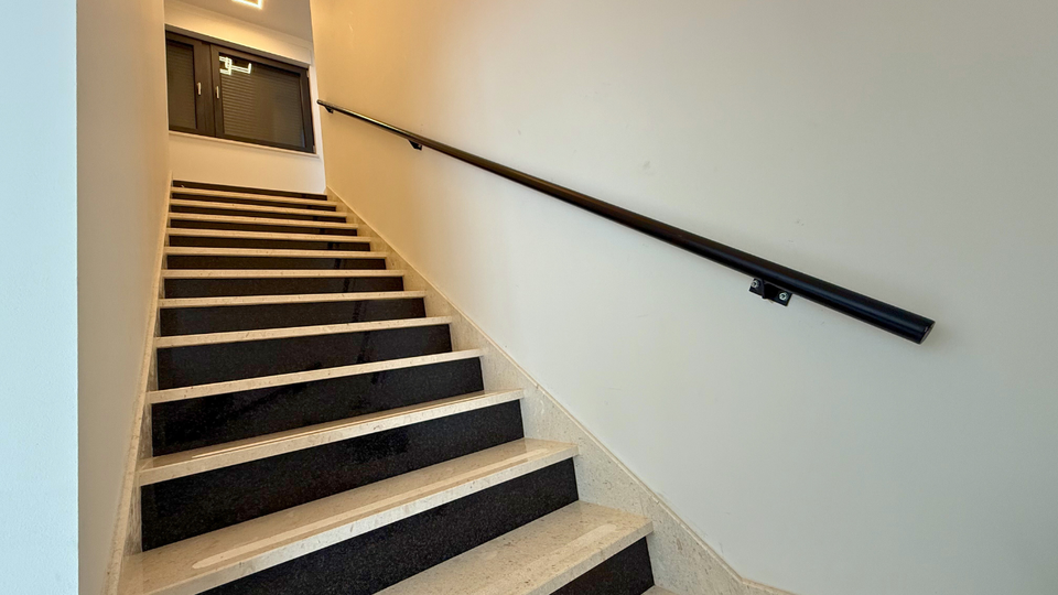 Moderna luksuzna vila v prvem vrsti ob morju &ndash; Rogoznica&excl;