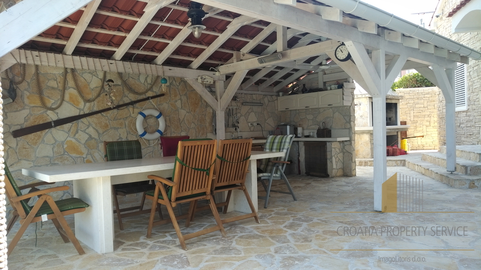 GORGEOUS STONE VILLA WITH SWIMMING POOL, 10 METERS FROM THE SEA