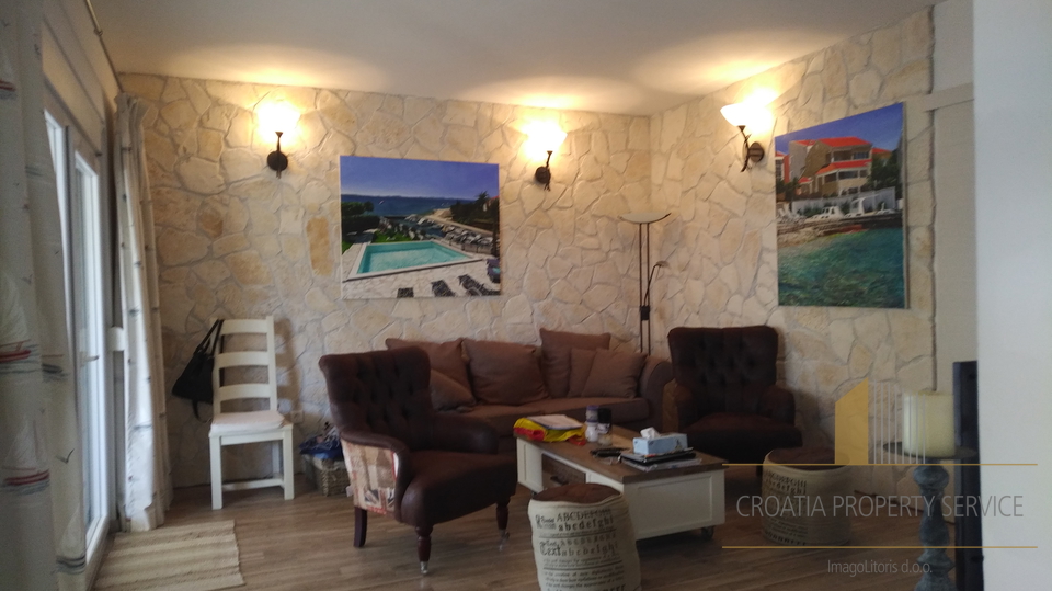 GORGEOUS STONE VILLA WITH SWIMMING POOL, 10 METERS FROM THE SEA