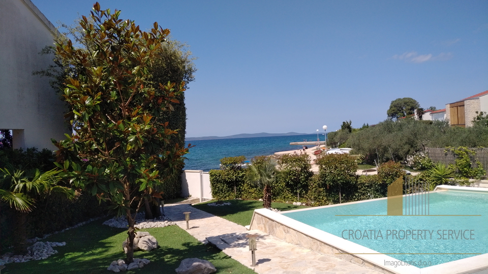 GORGEOUS STONE VILLA WITH SWIMMING POOL, 10 METERS FROM THE SEA