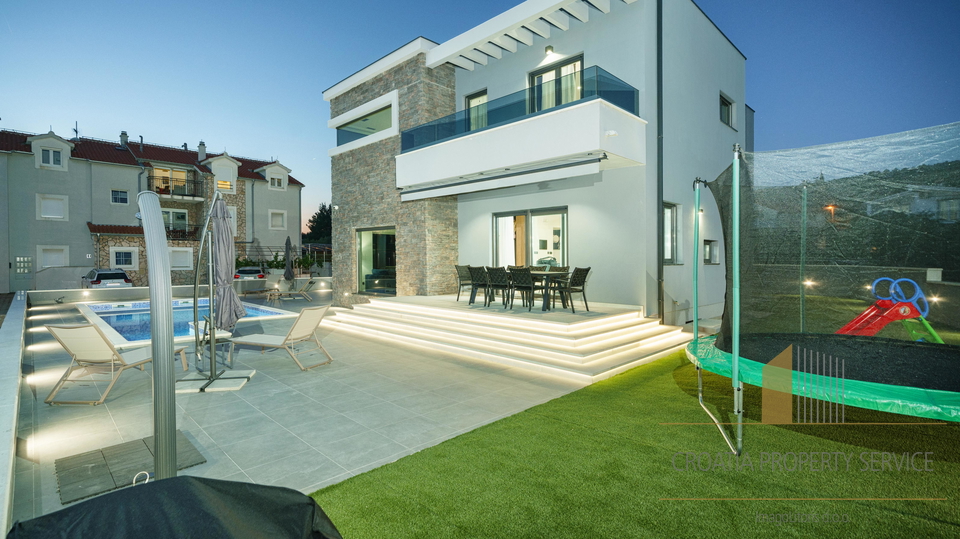 Beautiful luxury villa in Tribunj, not far from the sea!