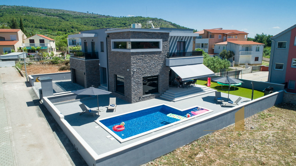 Beautiful luxury villa in Tribunj, not far from the sea!