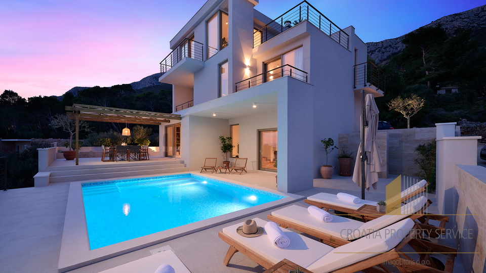 Elegant luxury villa 150 meters from the beach on the island of Hvar!