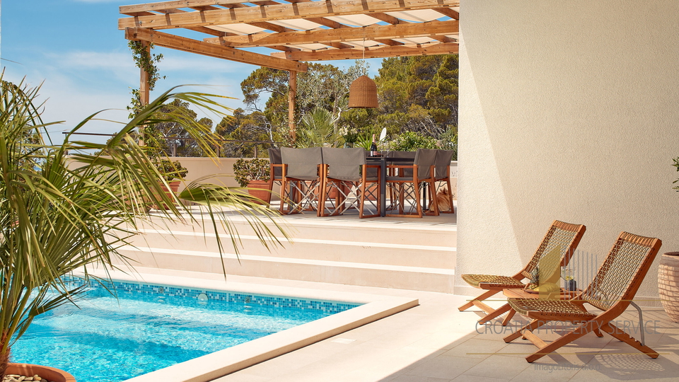 Elegant luxury villa 150 meters from the beach on the island of Hvar!