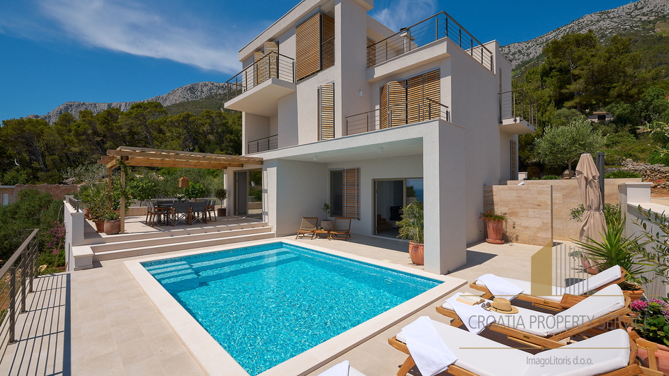 Elegant luxury villa 150 meters from the beach on the island of Hvar!