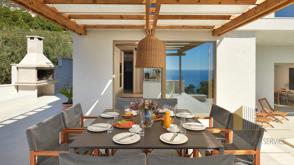 Elegant luxury villa 150 meters from the beach on the island of Hvar!