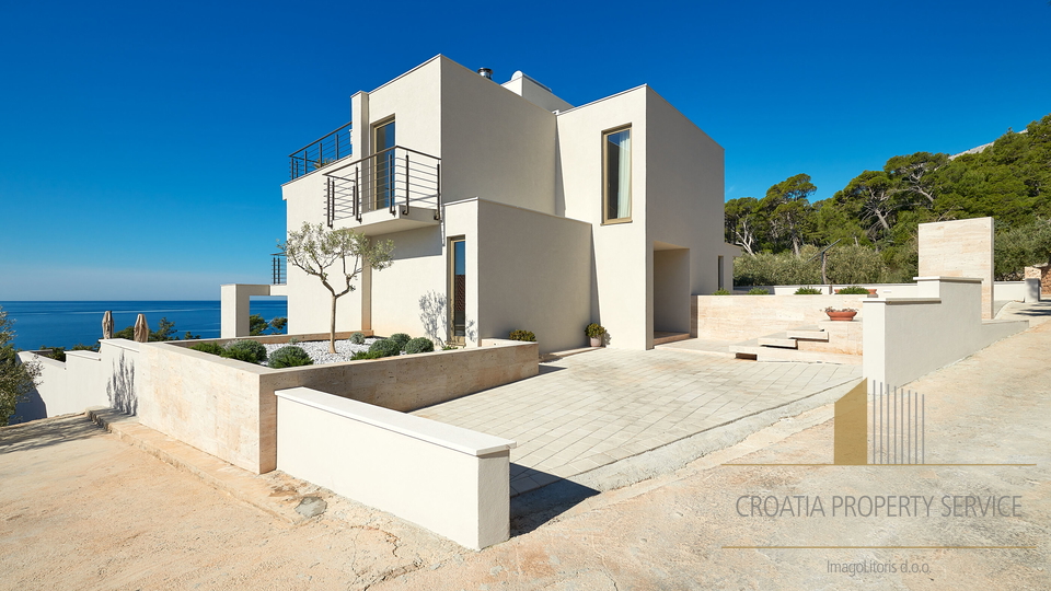 Elegant luxury villa 150 meters from the beach on the island of Hvar!