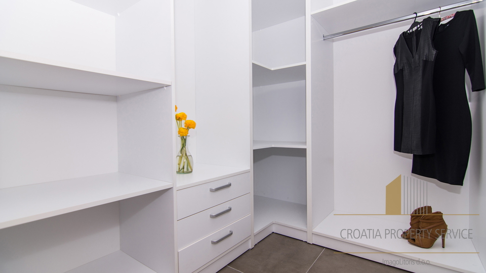 Zwei luxuri&ouml;se 5 Villen mit Swimmingpools &ndash; Ka&scaron;tel Kambelovac &vert; Hervorragende Investition mit Rendite in 8 Jahren