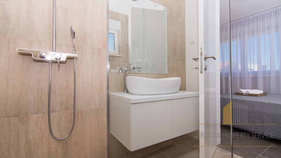 Zwei luxuri&ouml;se 5 Villen mit Swimmingpools &ndash; Ka&scaron;tel Kambelovac &vert; Hervorragende Investition mit Rendite in 8 Jahren