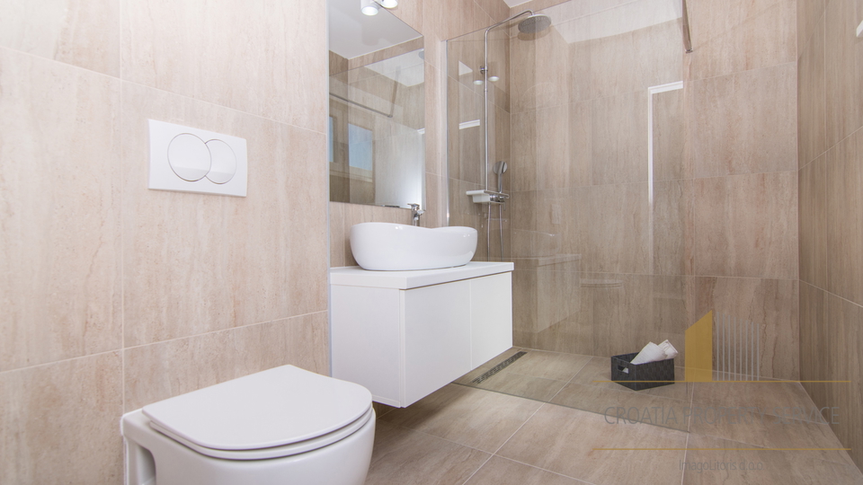 Zwei luxuri&ouml;se 5 Villen mit Swimmingpools &ndash; Ka&scaron;tel Kambelovac &vert; Hervorragende Investition mit Rendite in 8 Jahren