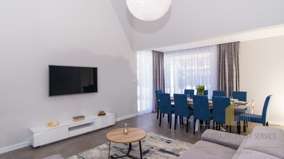 Zwei luxuri&ouml;se 5 Villen mit Swimmingpools &ndash; Ka&scaron;tel Kambelovac &vert; Hervorragende Investition mit Rendite in 8 Jahren