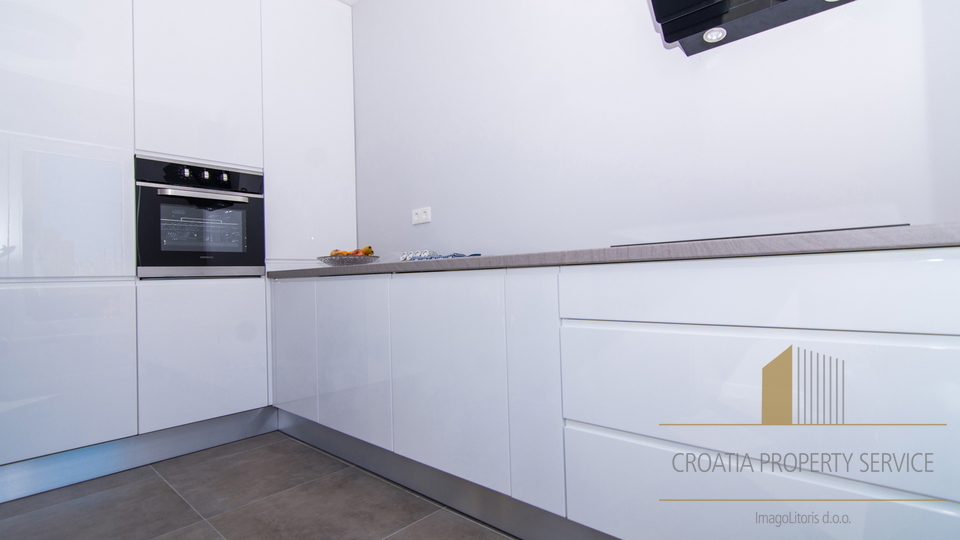 Zwei luxuri&ouml;se 5 Villen mit Swimmingpools &ndash; Ka&scaron;tel Kambelovac &vert; Hervorragende Investition mit Rendite in 8 Jahren