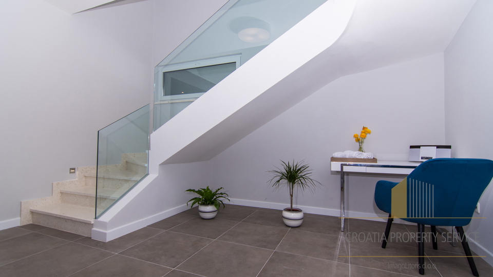 Zwei luxuri&ouml;se 5 Villen mit Swimmingpools &ndash; Ka&scaron;tel Kambelovac &vert; Hervorragende Investition mit Rendite in 8 Jahren