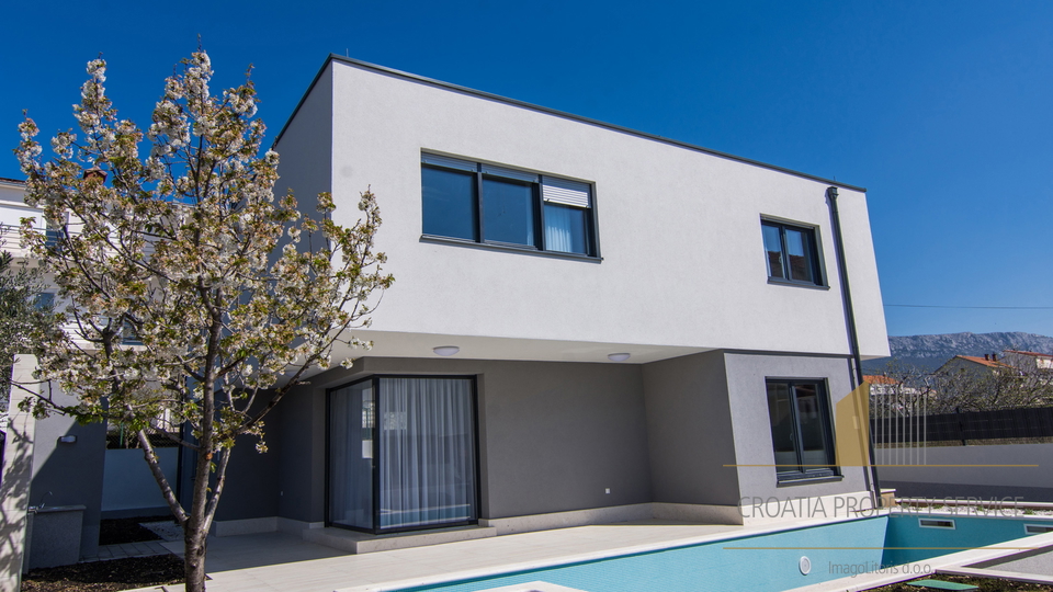 Zwei luxuri&ouml;se 5 Villen mit Swimmingpools &ndash; Ka&scaron;tel Kambelovac &vert; Hervorragende Investition mit Rendite in 8 Jahren