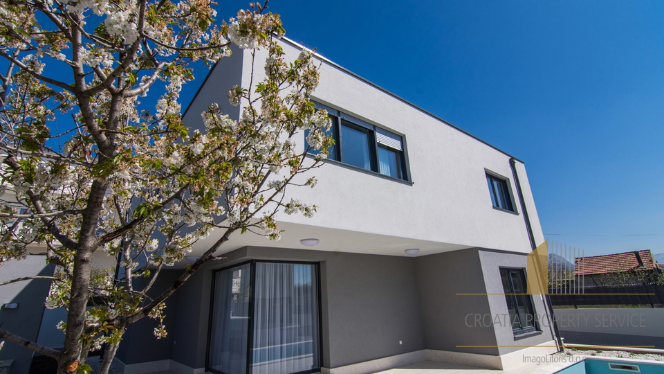 Zwei luxuri&ouml;se 5 Villen mit Swimmingpools &ndash; Ka&scaron;tel Kambelovac &vert; Hervorragende Investition mit Rendite in 8 Jahren