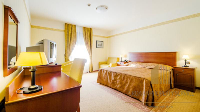 HOTEL S 4 **** , UZ MORE, S RESTORANOM, U OKOLICI ZADRA