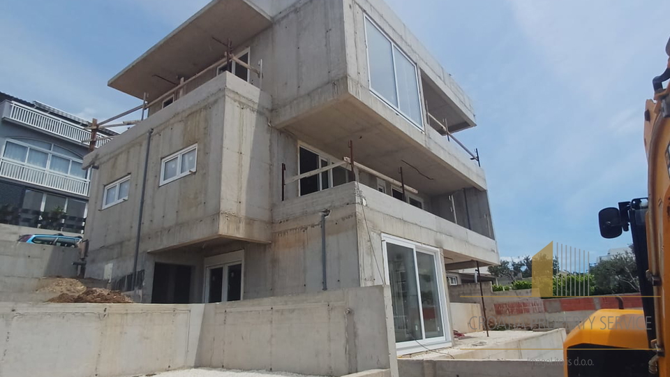 Appartamento trilocale di lusso con piscina e vista mare – Čiovo, a 250 m dal mare!