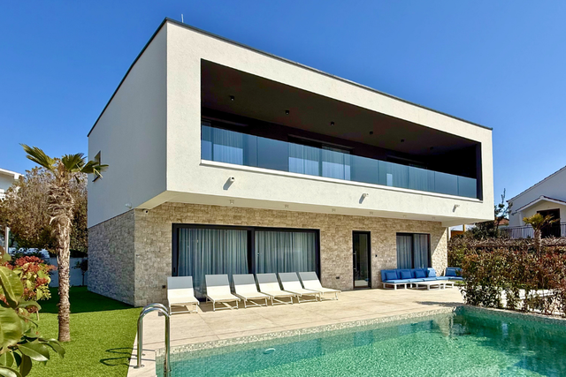 Moderna luksuzna vila v prvem vrsti ob morju – Rogoznica!