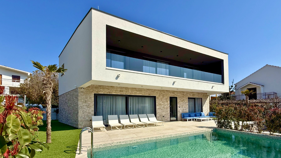 Moderna luksuzna vila v prvem vrsti ob morju &ndash; Rogoznica&excl;