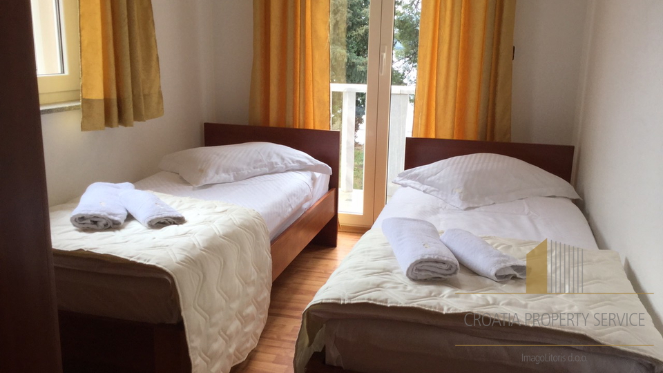 Beautiful apartment house first row to the sea – Sv. Filip i Jakov