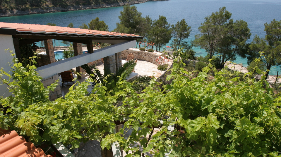 Luksuzna mediteranska vila v prvi vrsti ob morju na otoku Bra&ccaron;u&excl;