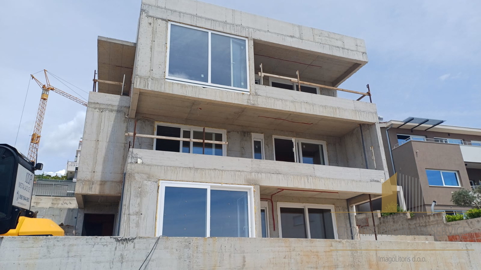 Attico di lusso con terrazza sul tetto e vista mare – Čiovo, a 250 m dal mare!