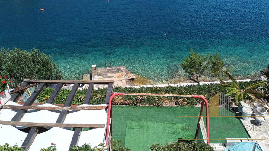 Wunderschöne Apartmentvilla in erster Meereslinie auf der Insel Korčula!