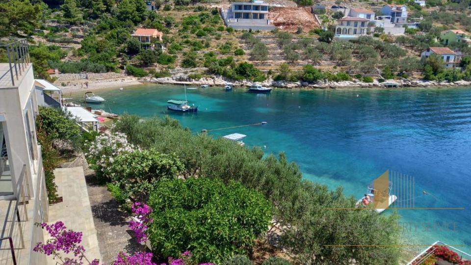 Wunderschöne Apartmentvilla in erster Meereslinie auf der Insel Korčula!