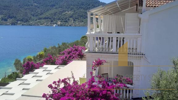 Wunderschöne Apartmentvilla in erster Meereslinie auf der Insel Korčula!